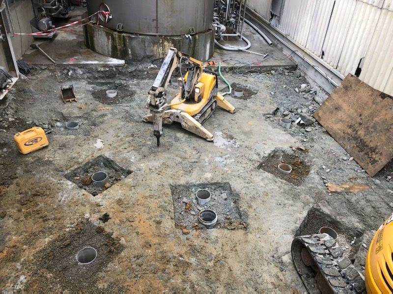 démolition béton dans une usine