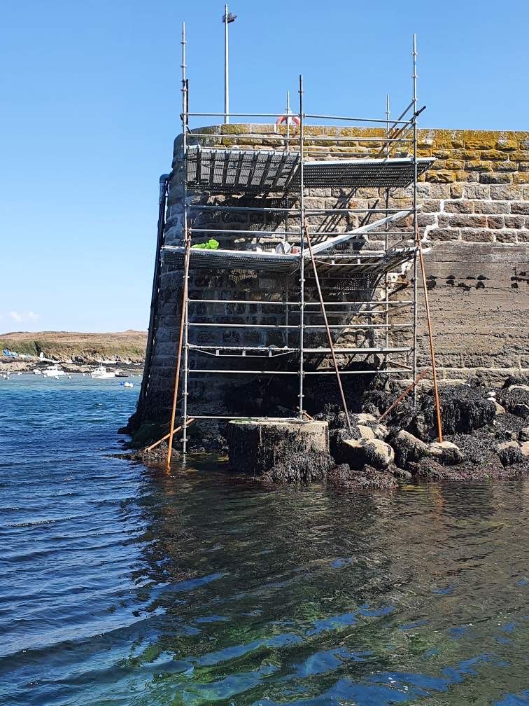 mole en réparation dans le finistere au conquet